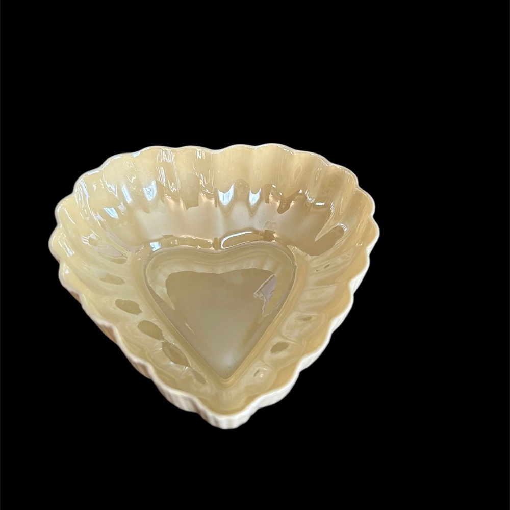 NEW/VINTAGE Belleek Ireland 🇮🇪 Porcelain Valentine’s Day Heart Candy Shaped Dish